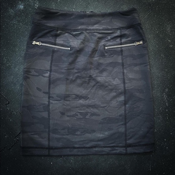 lululemon 4/6 rocket skirt savasana black camo - Picture 5 of 8